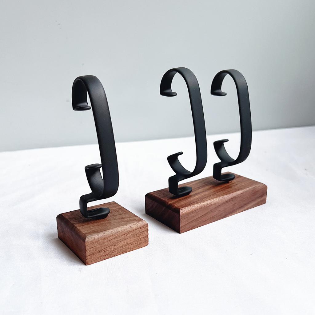 C Shaped Watch Display Stand D - đánh giá và giá Jewelry And Watches Inc